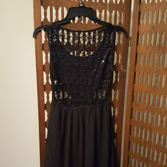 Alexandera Collection (Performance Wear) - Picture 3 of 4